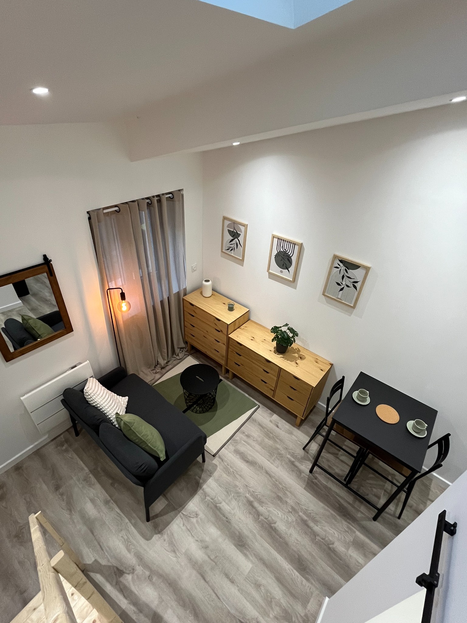 CHARMANT APPARTEMENT MEUBLE